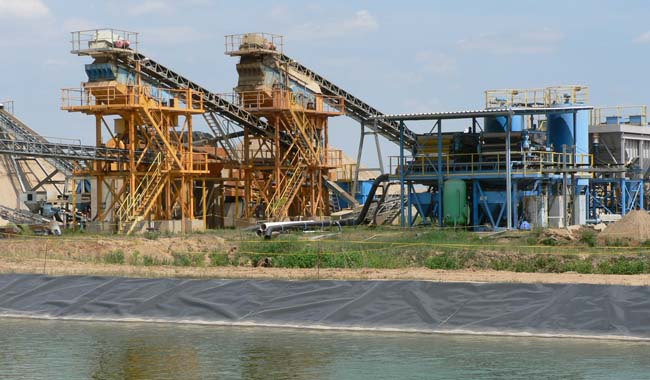 mokrá úprava suroviny v těžebně Ledce