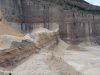 Čerstvý těžební řez v křemenných píscích, v nadloží „šlíry“